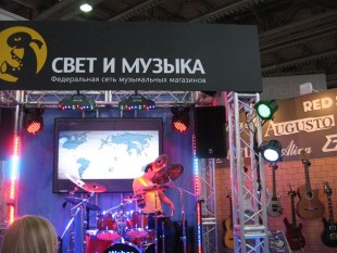 Гасан Багиров на выставке "Музыка Москва 2010"